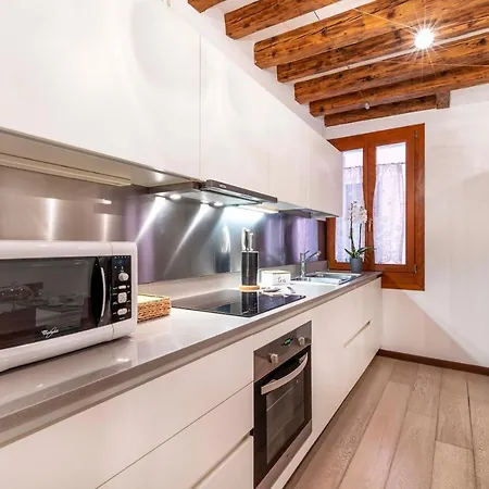 Central Apt Venice