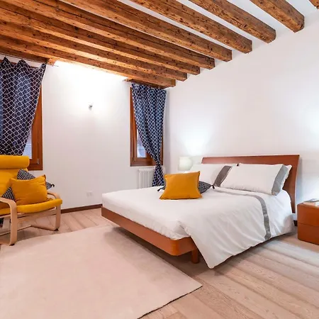 Central Apt Venice