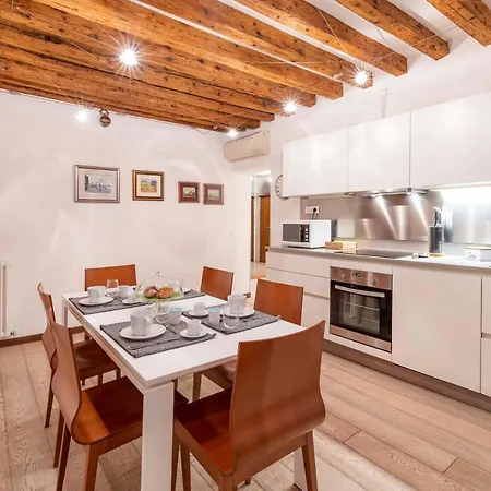 Central Apt דירה